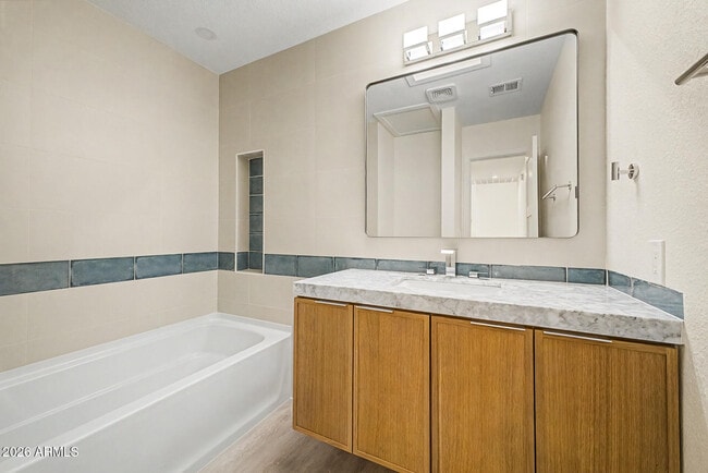 Building Photo - 2084 N Sunset Dr