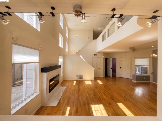 Building Photo - 70 Seabreeze Dr