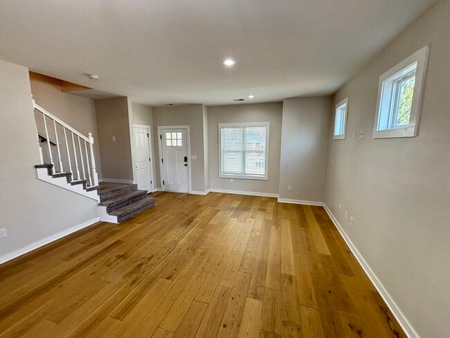 Building Photo - North Nashville home with 3 bedrooms, park...