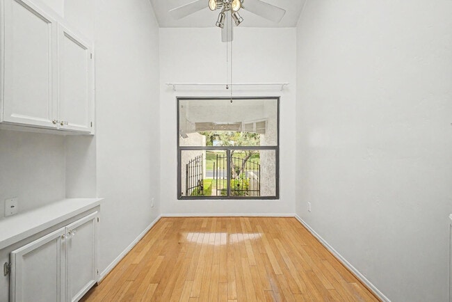 Building Photo - 5736 N 25th St