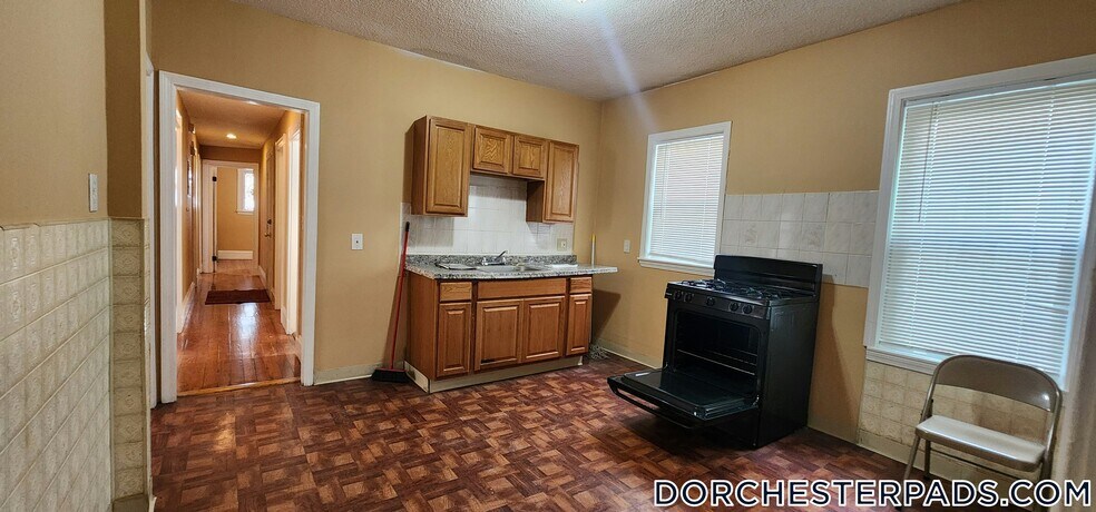 Building Photo - 105 Draper St