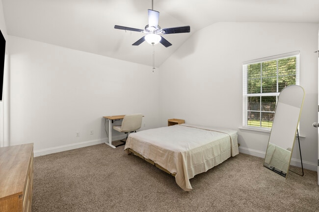 Building Photo - 16 Ristona Dr