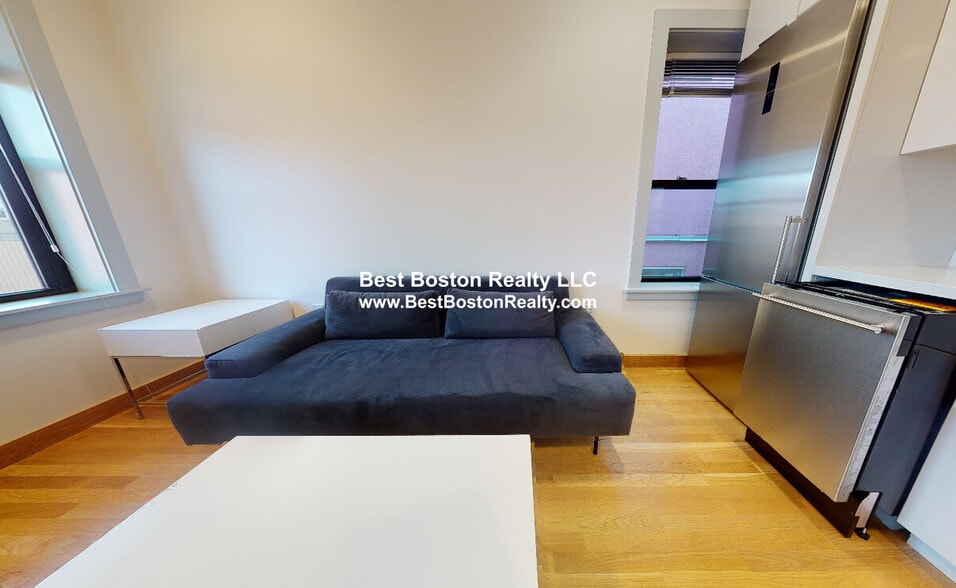 Building Photo - 115 Mt Auburn St