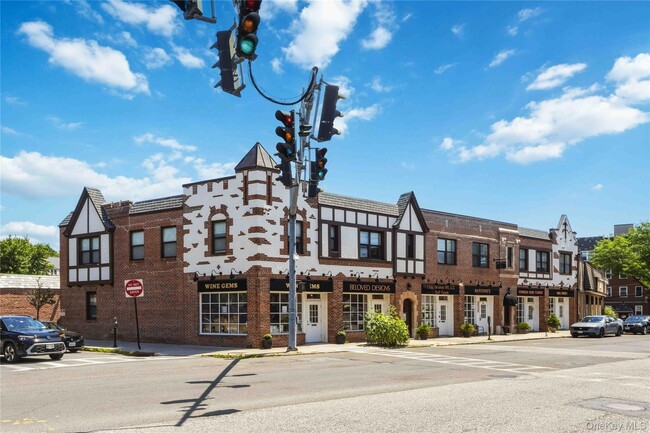 Building Photo - 508 New Rochelle Rd