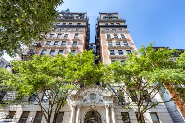 Building Photo - 300 W 109th St