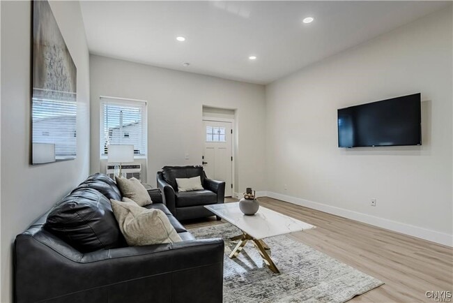 Building Photo - 1104 Main St