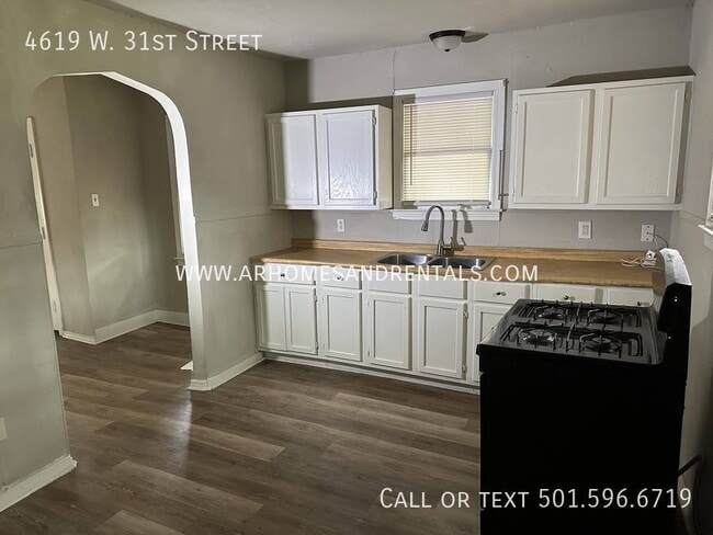 Building Photo - 4619 W 31st St