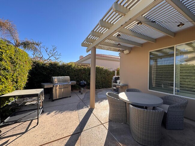 Building Photo - 49560 Loren Ct