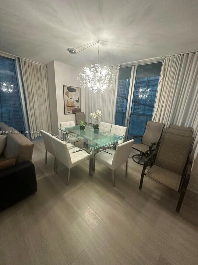 Building Photo - 485 Brickell Ave