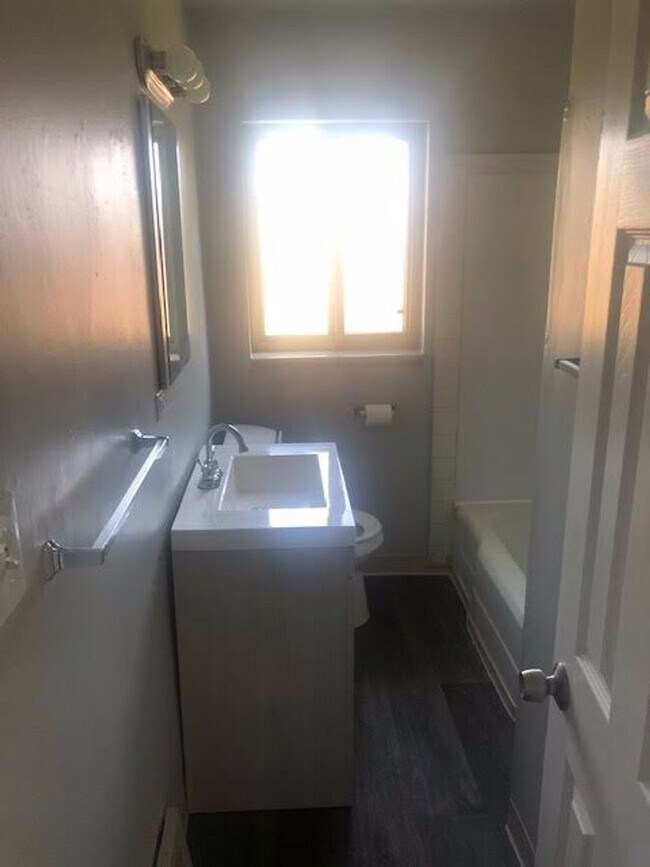 Building Photo - 2 Bedroom 1 Bathroom in East Denver Availa...