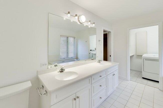 Building Photo - 417 Ashbury Dr