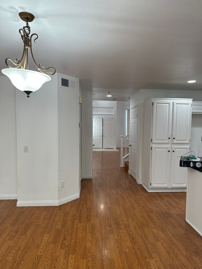 Building Photo - Stunning 3 Bed 3 Bath Duplex in Placentia with Open Floor Plan and Vaulted Ceilings.