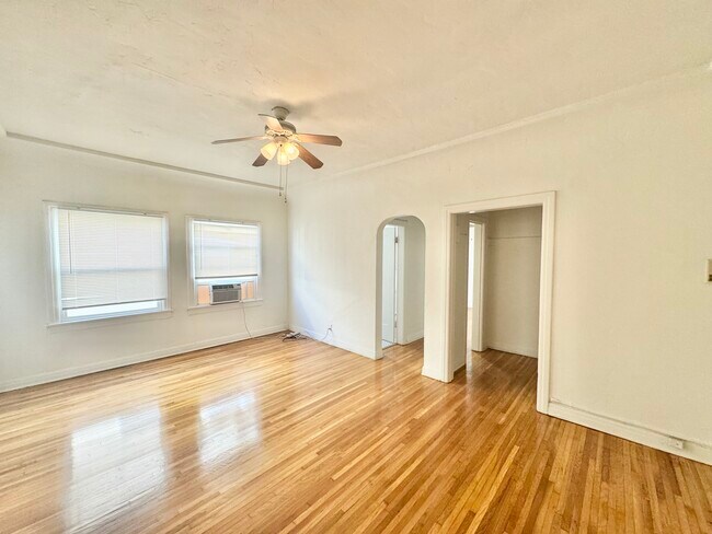 Building Photo - 625 Cochran Ave