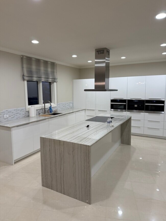 Building Photo - 525 Senon Dr