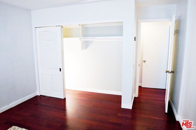 Building Photo - 2418 Graham Ave