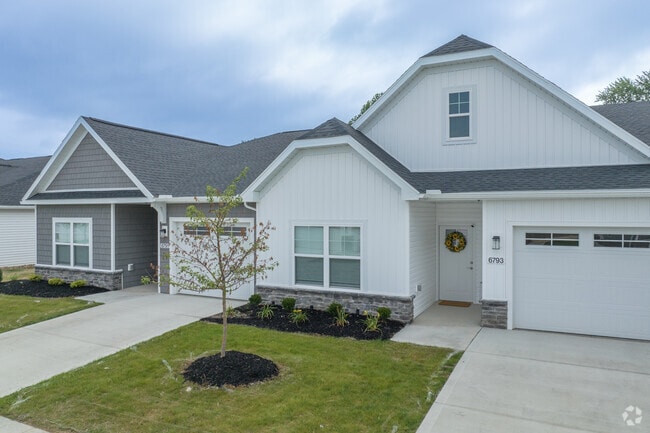 Building Photo - The Villas at Maplewood