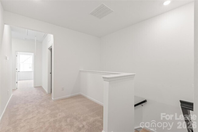 Building Photo - 204 Silver Fleet Dr