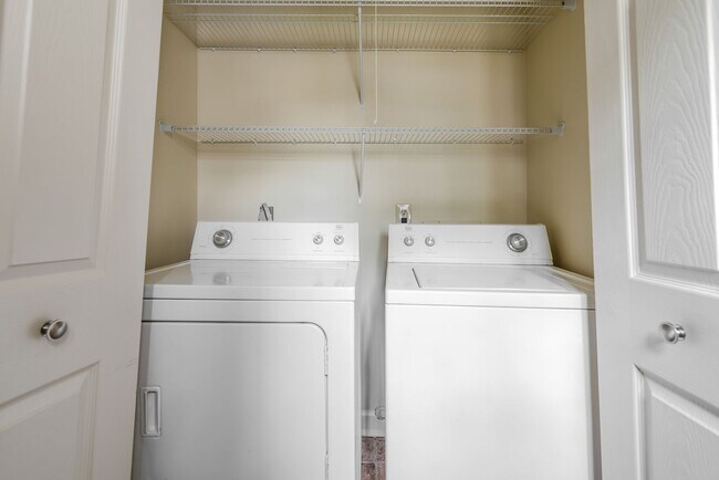 Building Photo - Woodcroft Wonderful!