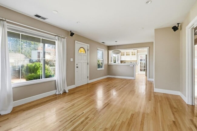 Building Photo - 954 Sunlite Dr