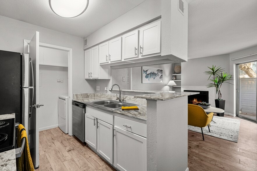 Building Photo - The Lantern Apartments