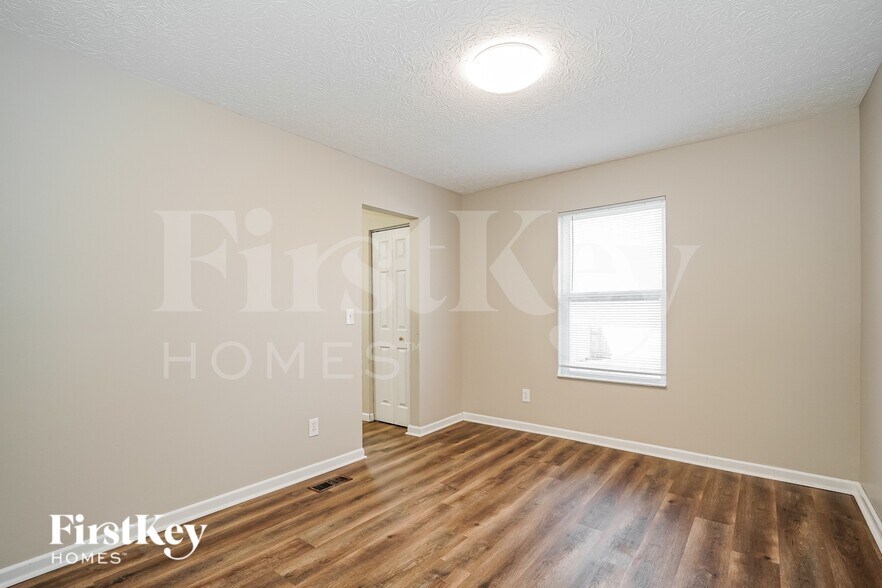 Building Photo - 2445 Linbaugh Rd