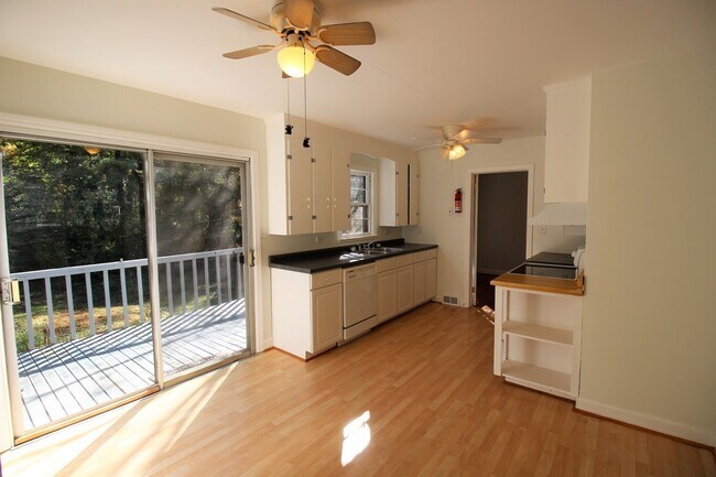 Building Photo - Black Mountain Bungalow minutes from Lake Tomahawk!