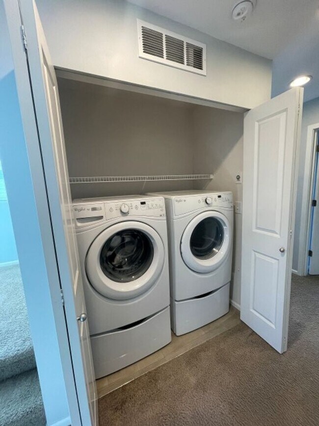 Building Photo - 3bd/3.5ba Bothell Townhouse