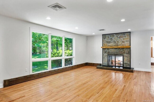 Building Photo - 112 Old Mountain Rd