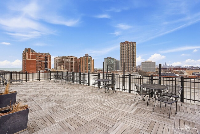 Building Photo - 3900 N Pine Grove Ave