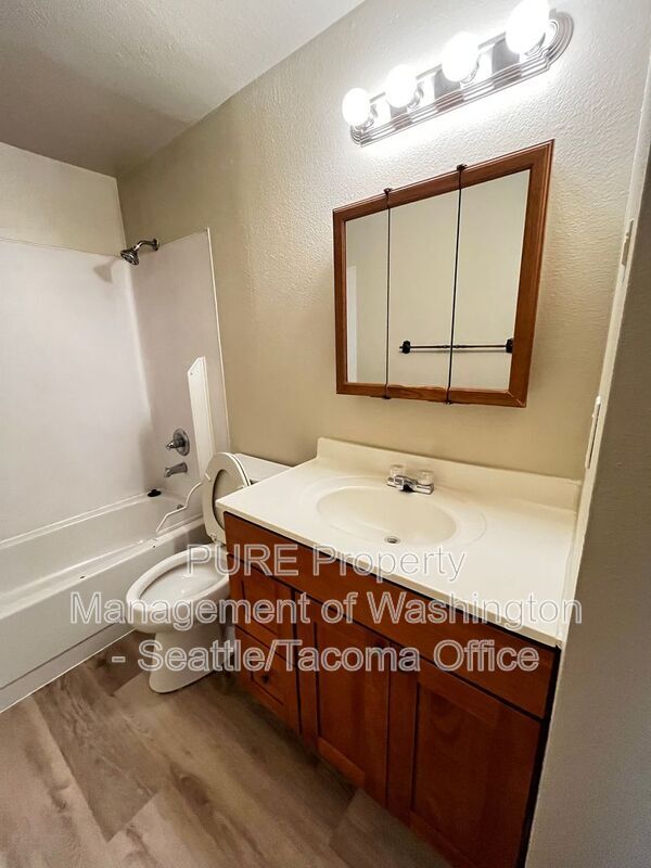 Building Photo - 1812 I St NE