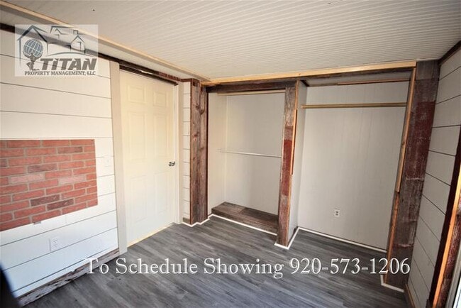 Building Photo - 2 Bedroom New London Town House
