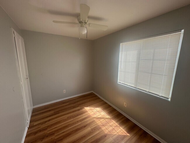 Building Photo - 4554 N Lakewood Blvd