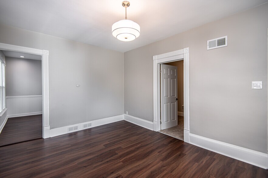 Living Room - 1016 E Pearson St