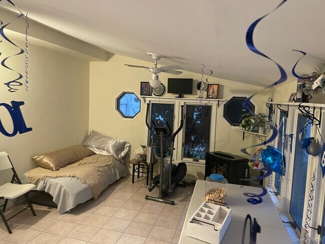 Building Photo - 3 Plymouth Rock Ct