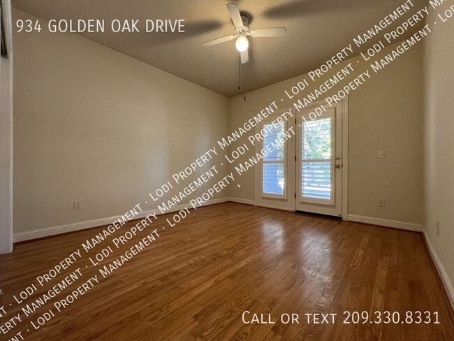 Building Photo - 934 Golden Oak Dr
