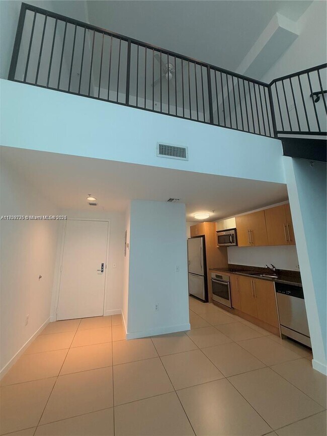 Building Photo - 300 S Biscayne Blvd