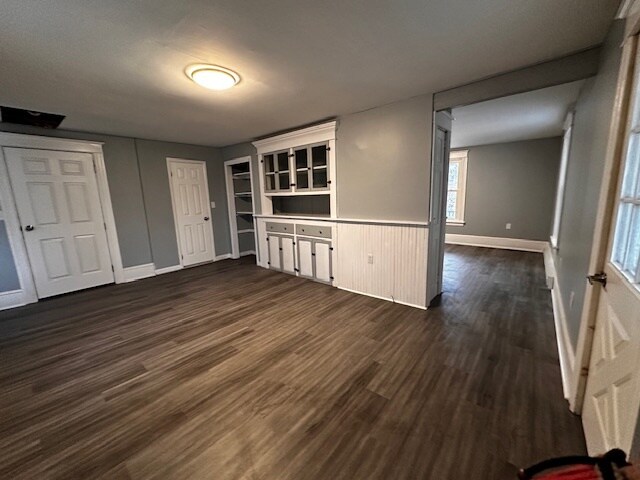 Living Room - 5897-5901 US-9