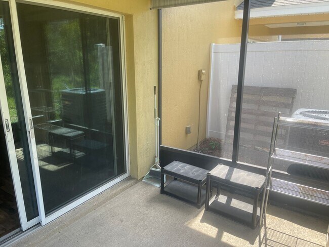 Building Photo - Enjoy Stylish Townhome Living in Vibrant B...
