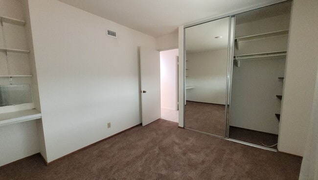 Building Photo - Beautifull 4 Bed 2 Bath In UTC Area
