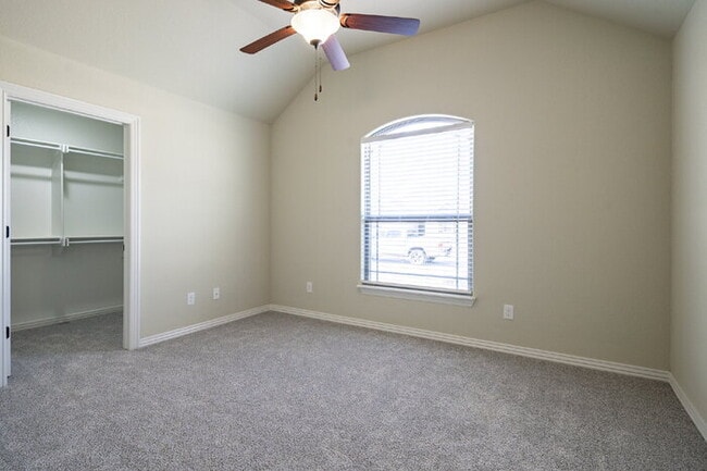 Building Photo - 921 Sassafras Ln