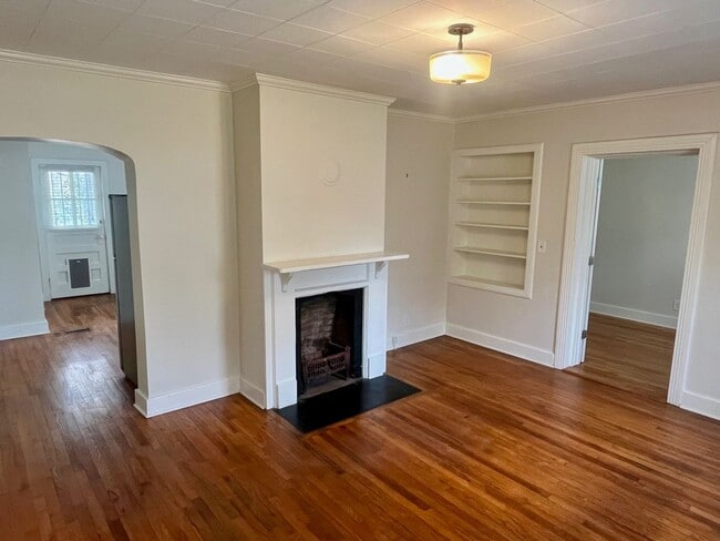 Building Photo - Pet Friendly Home with Fenced Yard in Sylvan Park, 3 Bedrooms/ 1 Bath, Minutes to the Greenway