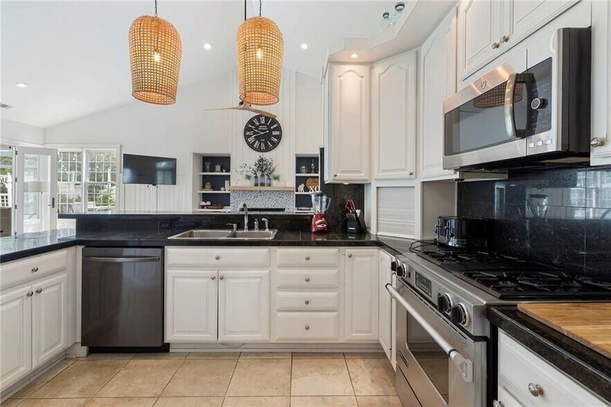 Building Photo - 61 View Point Dr