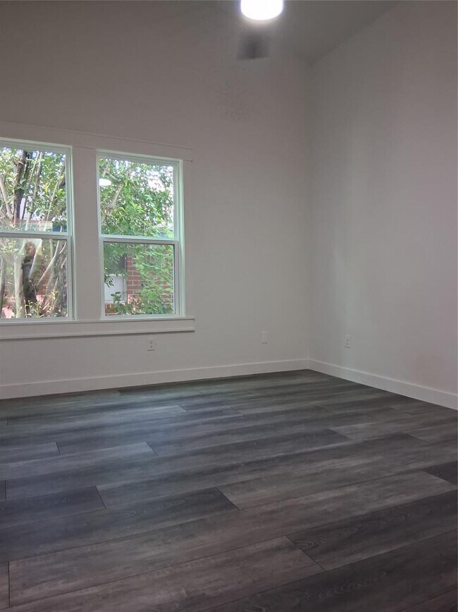 Building Photo - 8904 Linton Dr