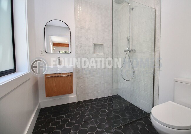 Building Photo - Remodeled Luxury Mill Valley Retreat - FOU...