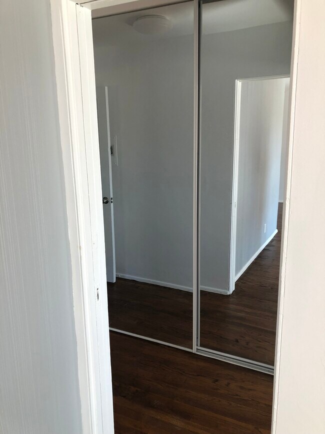 Building Photo - 1210 N New Hampshire Ave