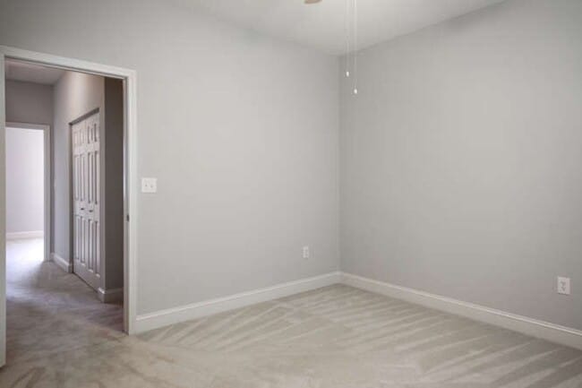 Building Photo - Updated Townhouse
