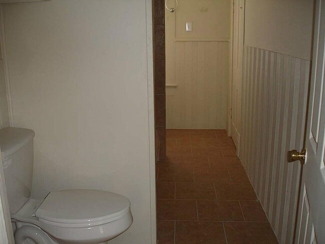 Building Photo - 315 W 21st St