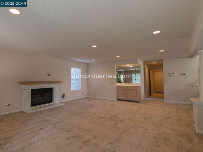 Building Photo - 4112 Creekpoint Ct