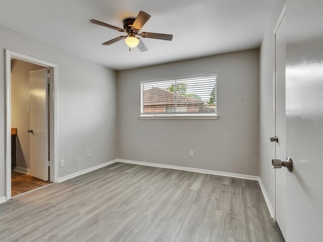 Building Photo - 612 Orangewood Dr
