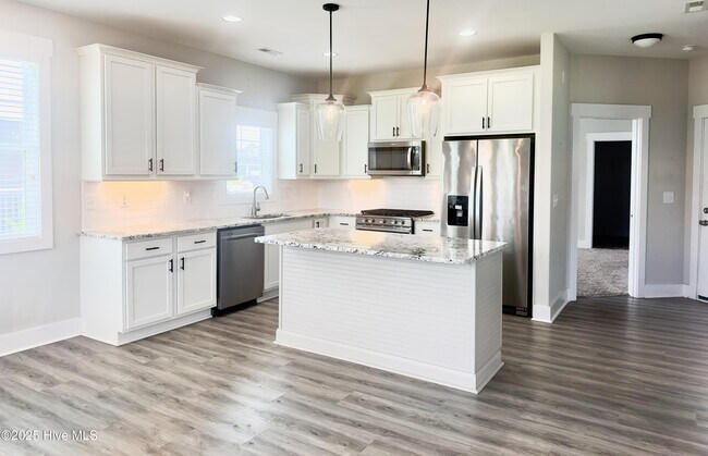 Building Photo - 102 Bogue Harbor Ct